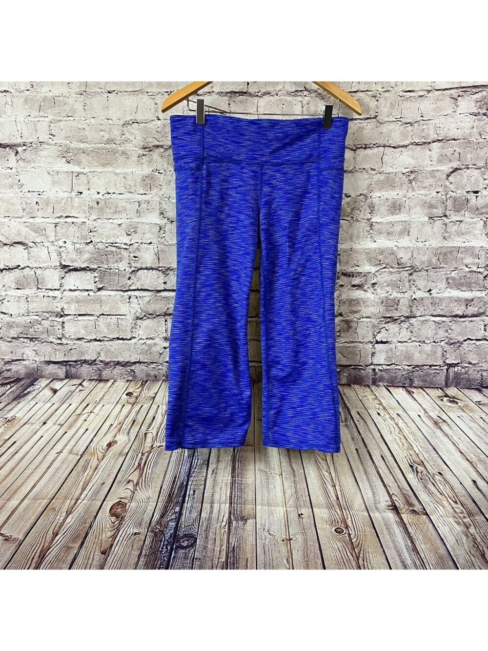 Athleta Blue Energy Space Dye Power Up Stretch Capri Legging